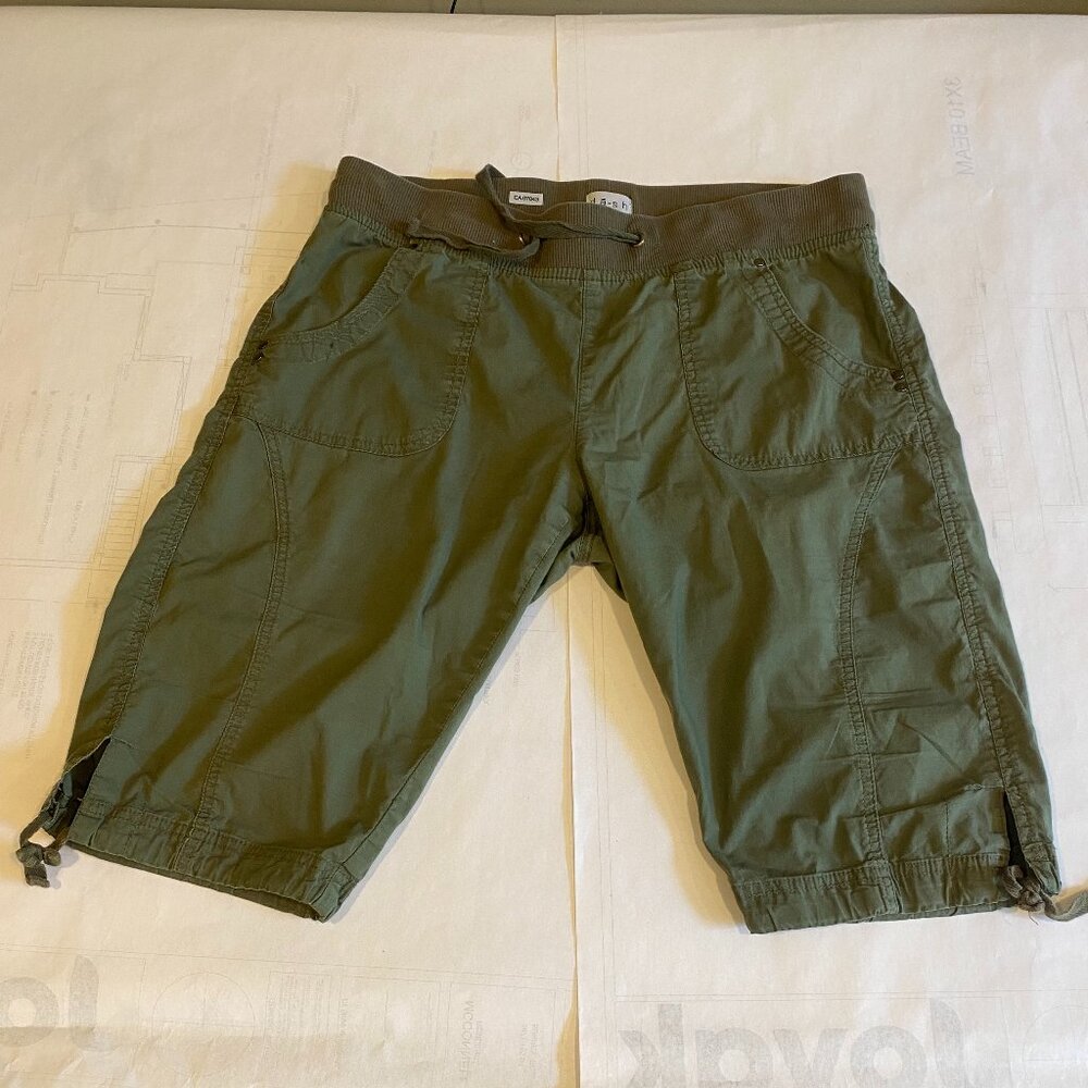 DA-SH  97% cotton capris size M